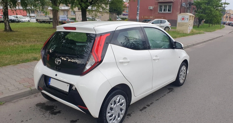 Toyota Aygo cena 47999 przebieg: 53000, rok produkcji 2021 z Knurów małe 92